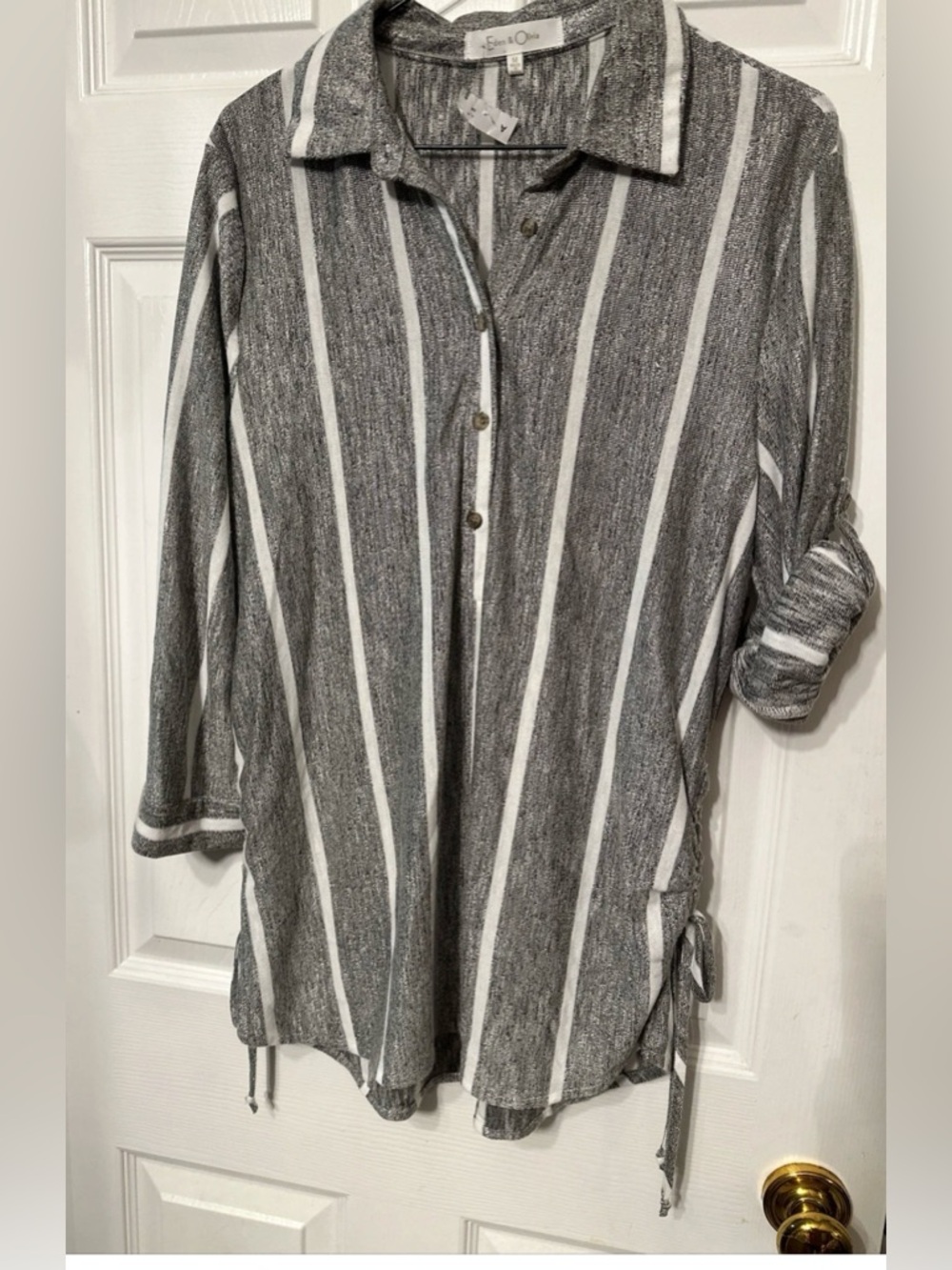NEW Eden & Olivia Sz M Maternity Top Charcoal Stripe Long Sleeve Buttons To 3/4